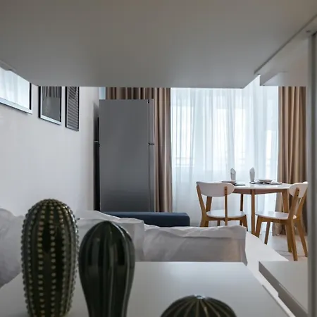 High-end With Panoramic View, Parking &pool *