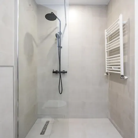 High-end With Panoramic View, Parking &pool アパート *