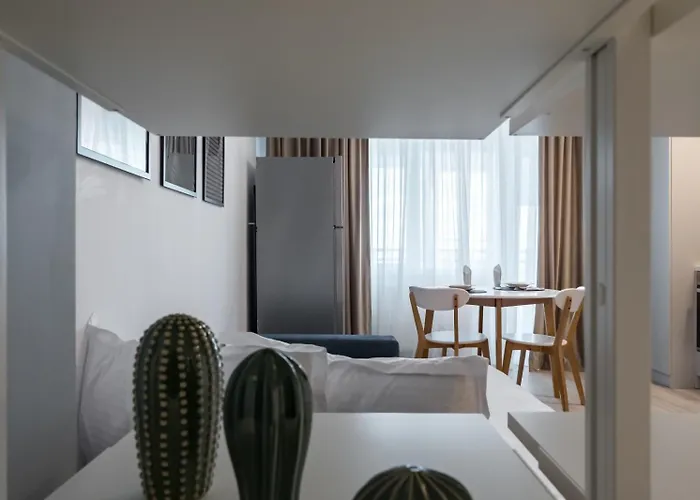 High-end With Panoramic View, Parking &pool *